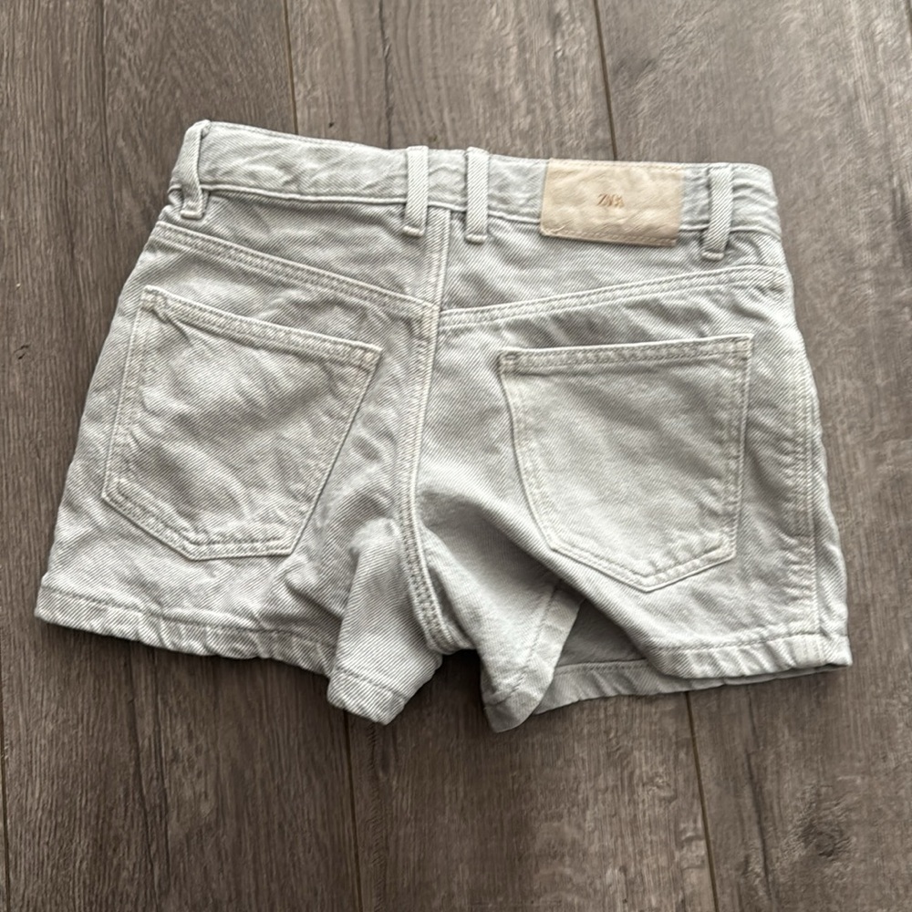 Zara Girls grey studded denim shorts 8 - Picture 4 of 4